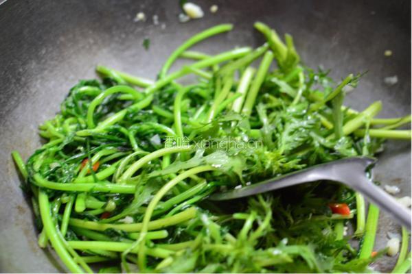 蒜炒茼蒿的做法图解4