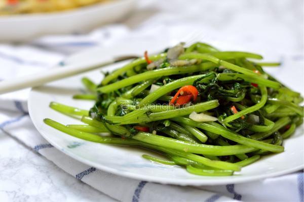 蒜炒茼蒿的做法图解6