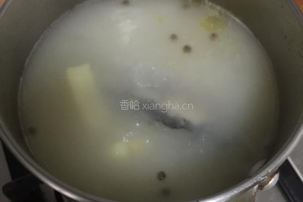 清炖野生小鲫鱼的做法图解7