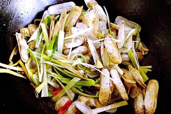 葱姜炒蛏子的做法图解8