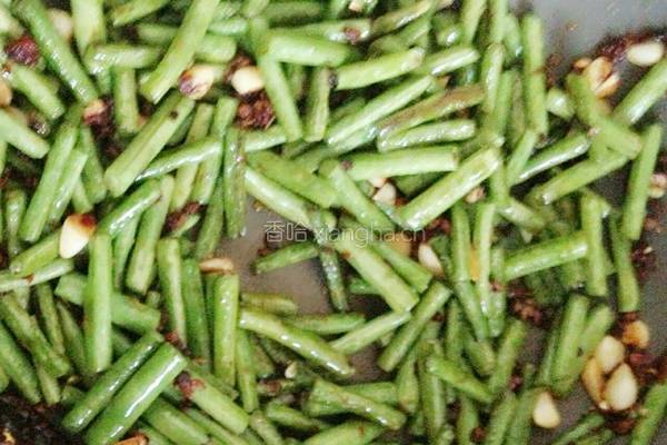 蒜香煸豆角的做法图解9