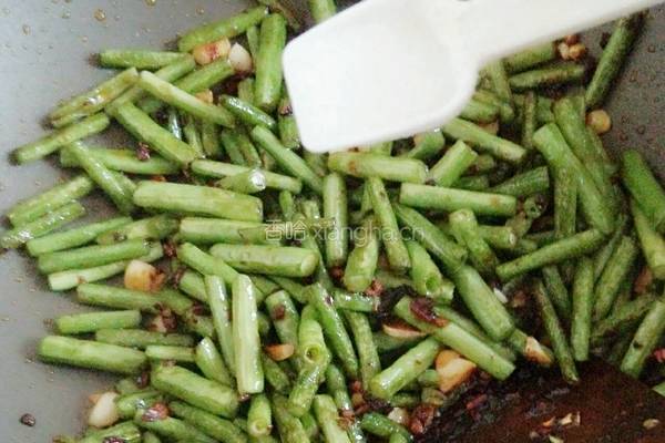 蒜香煸豆角的做法图解10