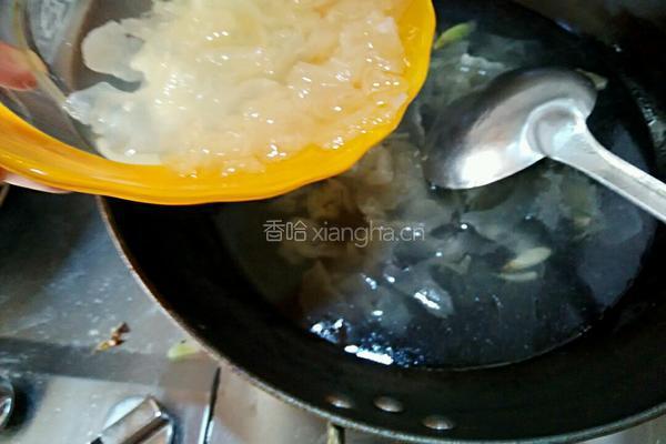 银耳鸡蛋汤的做法图解3