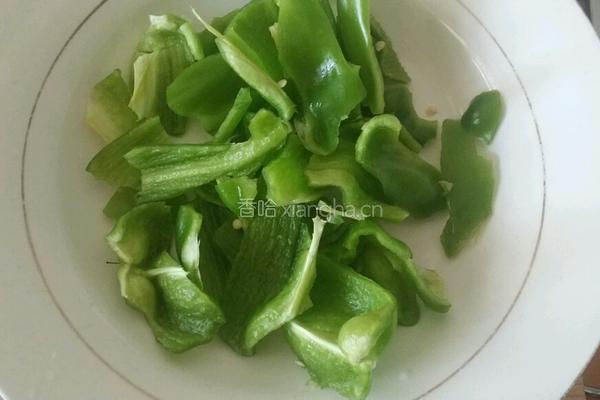 大辣椒炒土豆片的做法图解2