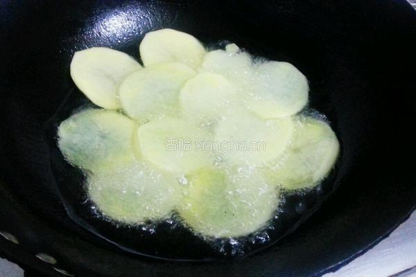 自制零食炸薯片的做法图解5