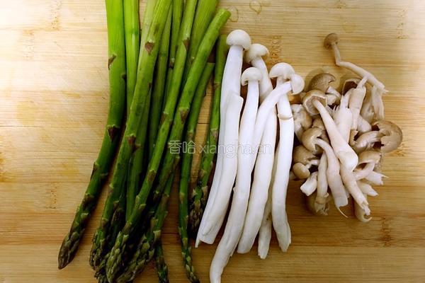 清炒芦笋的做法图解1
