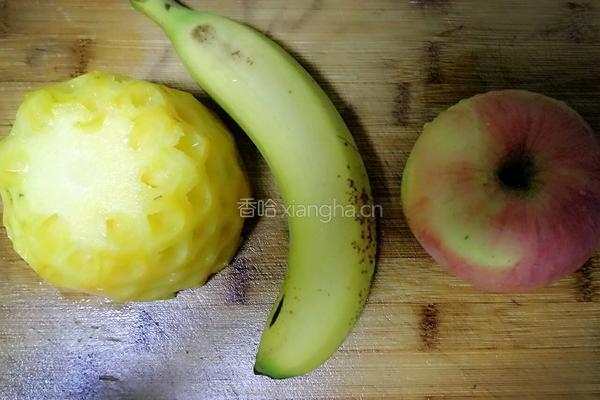 菠萝苹果香蕉汁的做法图解1