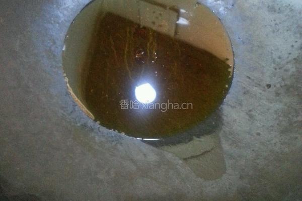 青椒炒鸡蛋黄的做法图解3