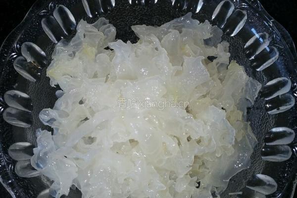 银耳红枣粥的做法图解3