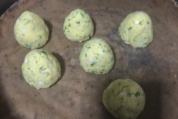 玉米面豆渣窝窝头的做法图解3