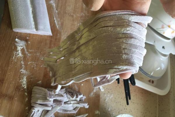 紫甘蓝手擀面的做法图解16