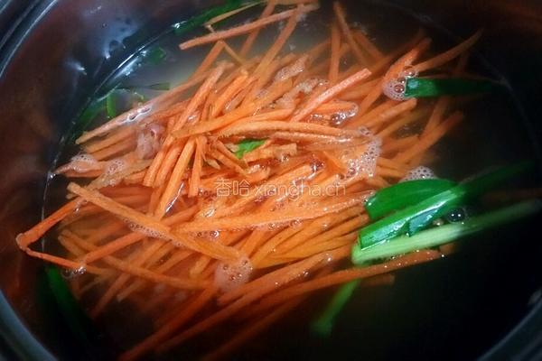 凉拌豆腐皮韭菜的做法图解4