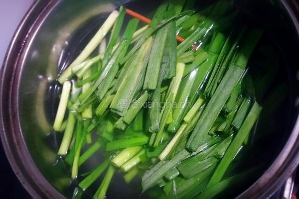 凉拌豆腐皮韭菜的做法图解5
