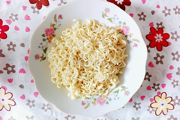 炒泡面的做法图解4
