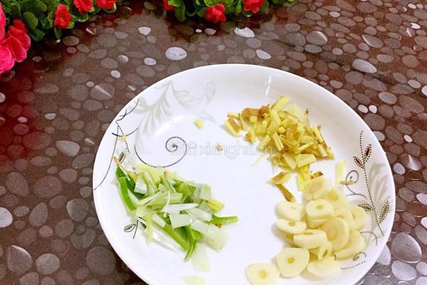 青椒苦瓜炒肉的做法图解6