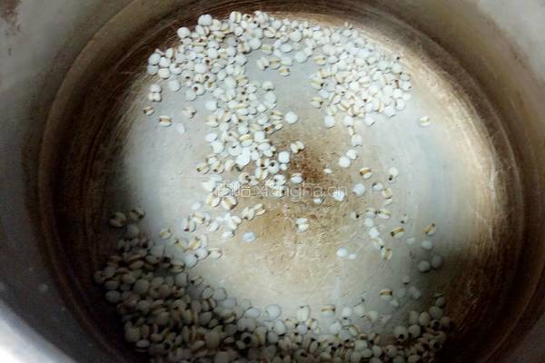 南瓜绿豆薏仁粥的做法图解2