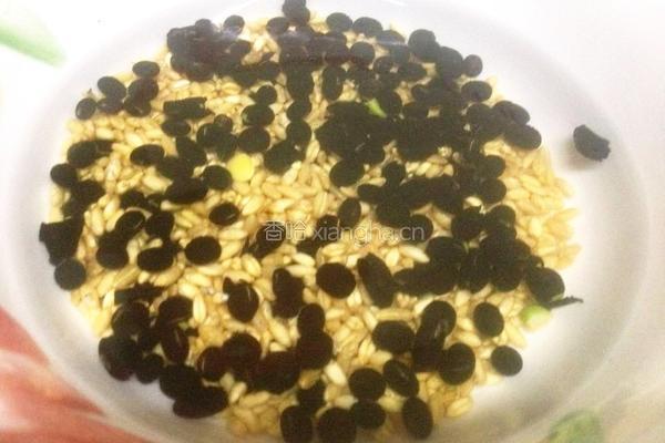 黑豆粥的做法图解2