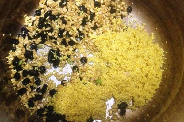黑豆粥的做法图解4