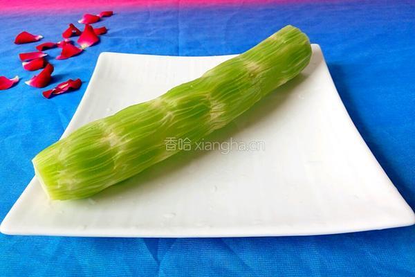 腊肠凉拌莴苣的做法图解1