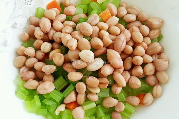 芹菜花生米的做法图解10