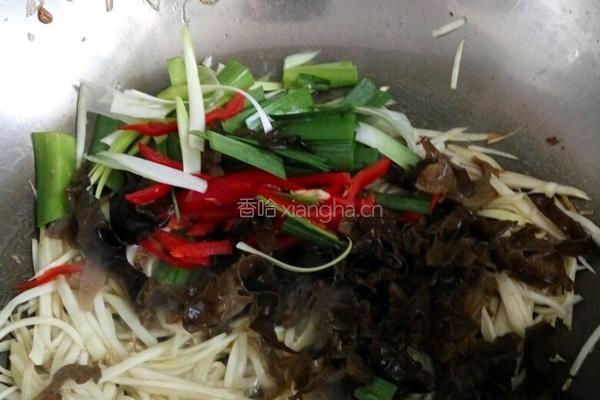 茭白木耳炒肉的做法图解3