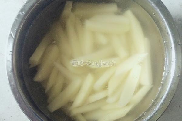 自制美味薯条的做法图解2