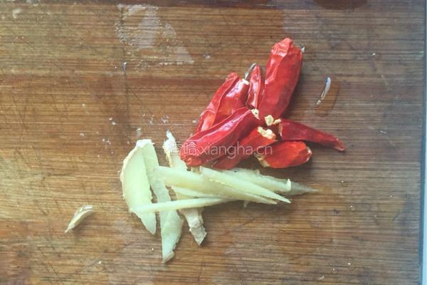 青椒炒鱿鱼丝的做法图解3