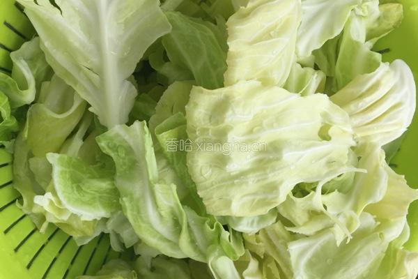 腊肉卷心菜的做法图解2