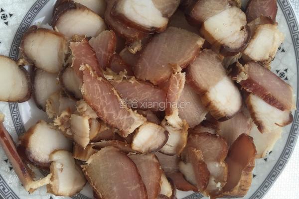 腊肉卷心菜的做法图解3