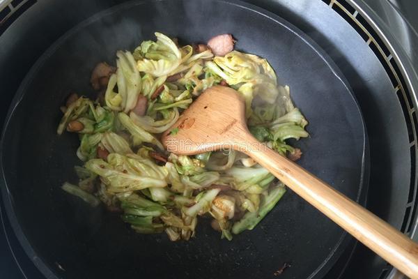 腊肉卷心菜的做法图解8