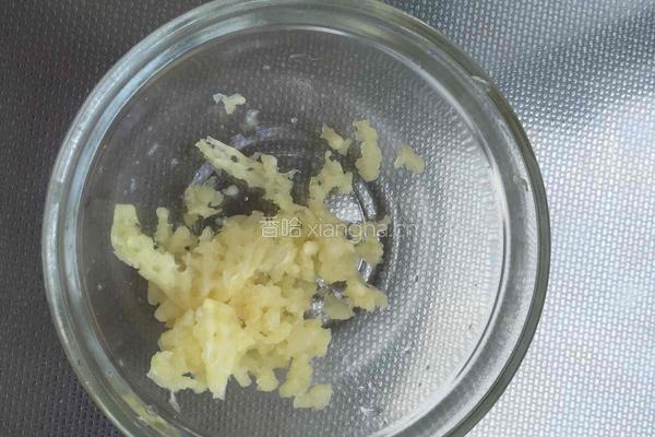 鲜菇炒白菜心的做法图解3