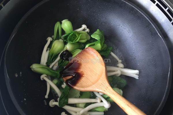 鲜菇炒白菜心的做法图解7