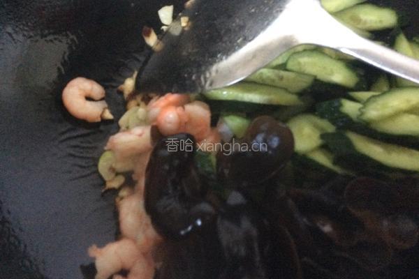 虾仁黄瓜的做法图解4