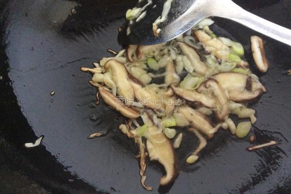 家常土豆炖茄子的做法图解6