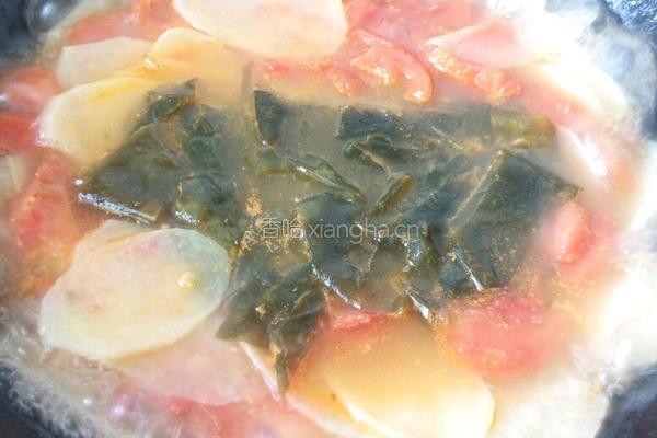 土豆番茄海带汤的做法图解5