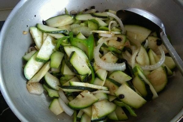 豆豉炒西葫芦的做法图解6