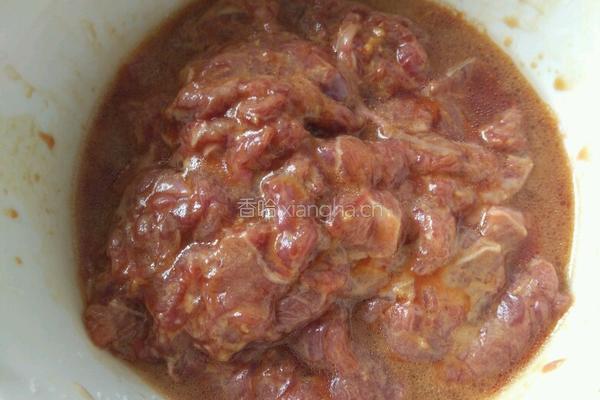 青椒牛肉的做法图解1