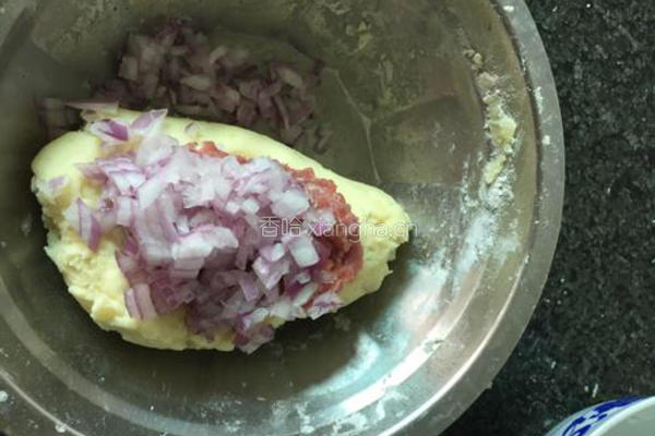 椒盐土豆饼的做法图解3