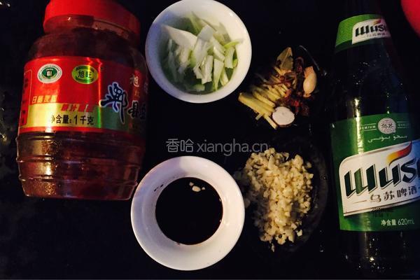 大蒜烧鲶鱼的做法图解1