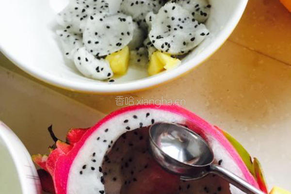 香芒火龙果西米露的做法图解3