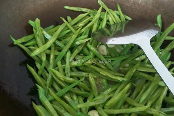 扁豆炒肉丝的做法图解4