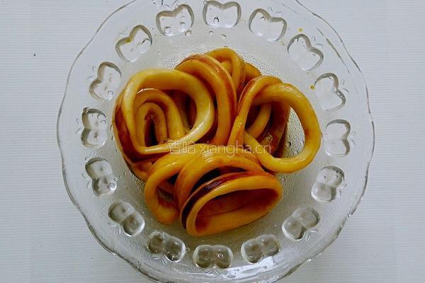 酥炸鱿鱼圈的做法图解2