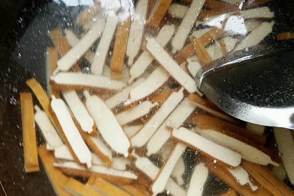 辣椒炒豆干的做法图解2
