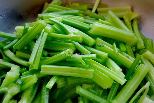 芹菜粉的做法图解2