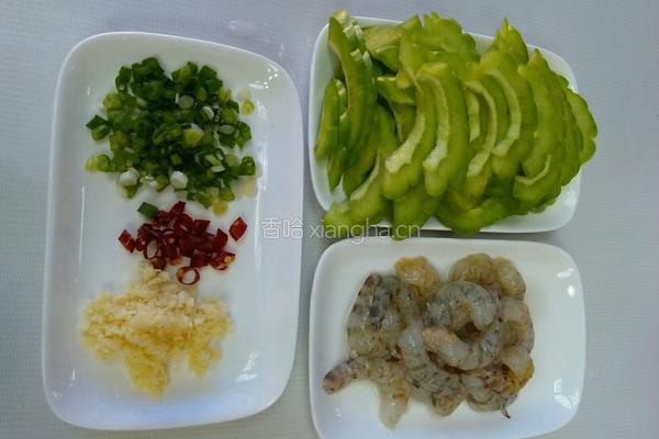 凉拌苦瓜虾仁的做法图解2