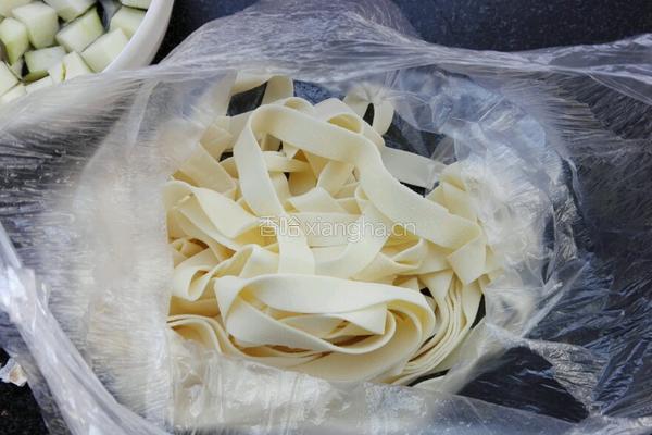 茄丁打卤面的做法图解2