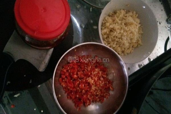 蒜香鸡脚的做法图解2
