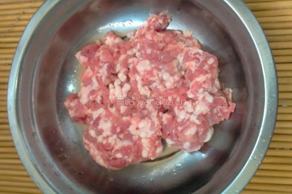 猪肉饺子馅的做法图解1