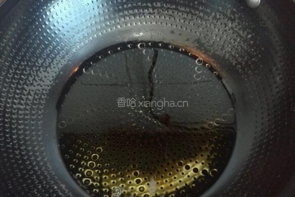 槐花韭菜鸡蛋包子的做法图解3