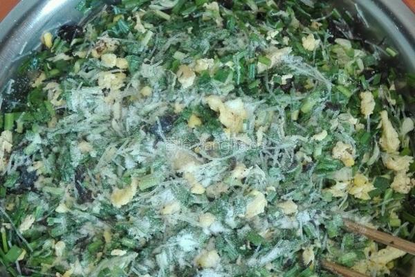 槐花韭菜鸡蛋包子的做法图解14